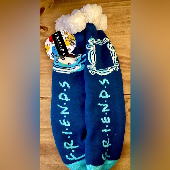 NWT • Unisex • Warner Bros. TV • FRIENDS • Central Perk • Sherpa Socks - Picture 3 of 4